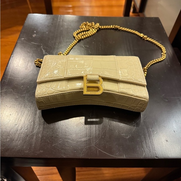 Balenciaga Cream Clutch with Gold Emblem - Picture 1 of 5